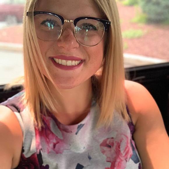 Meet your Posher, Allison - Picture 1 of 1